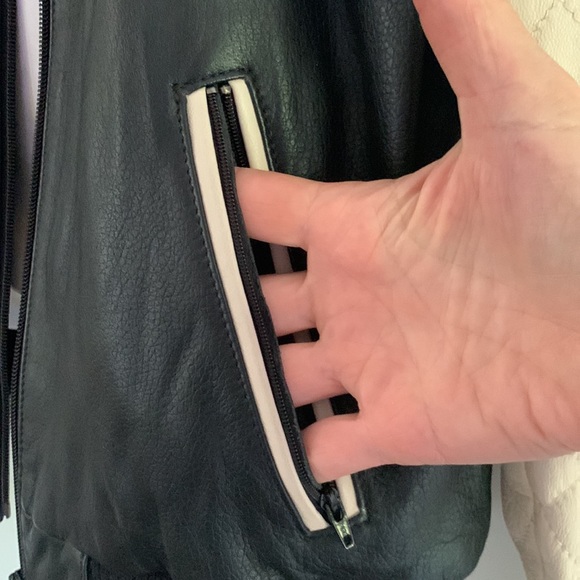 Danier leather varsity jacket sz M - Picture 5 of 6